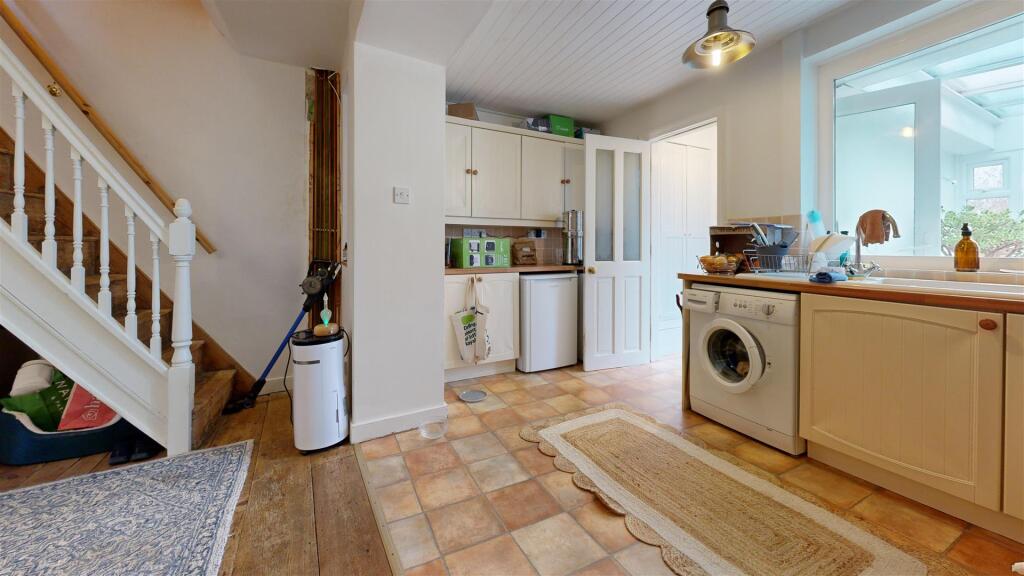 29-Grove-Road-Kitchen 1.jpg