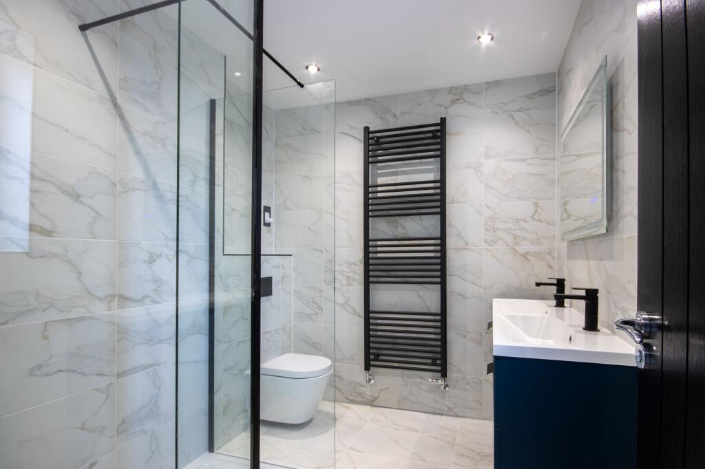 Master suite ensuite