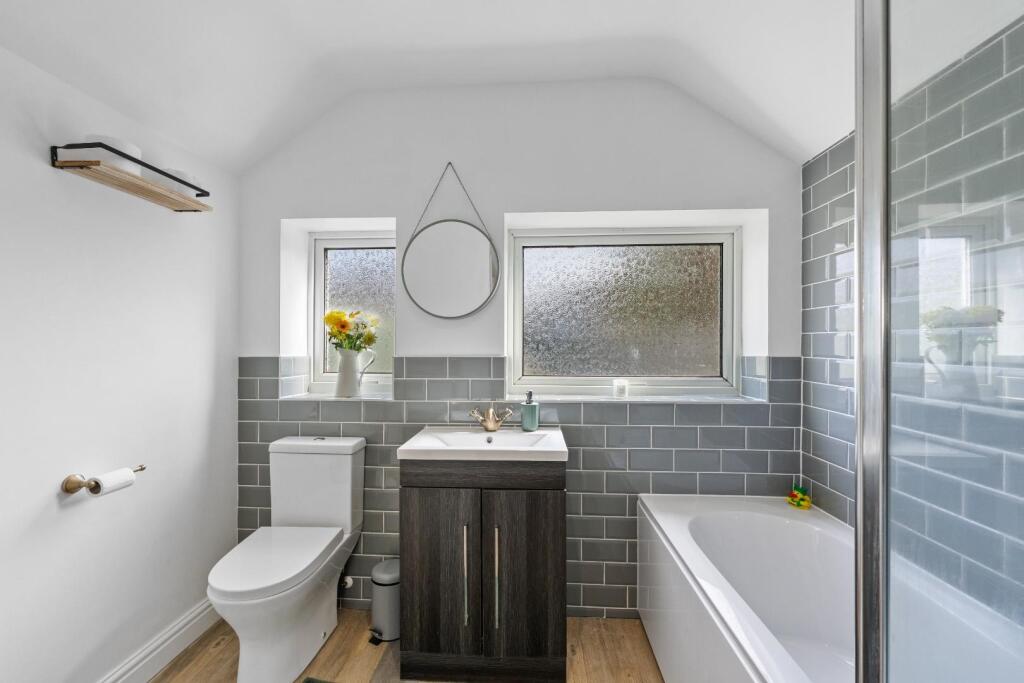 1.6 - bathroom.jpg