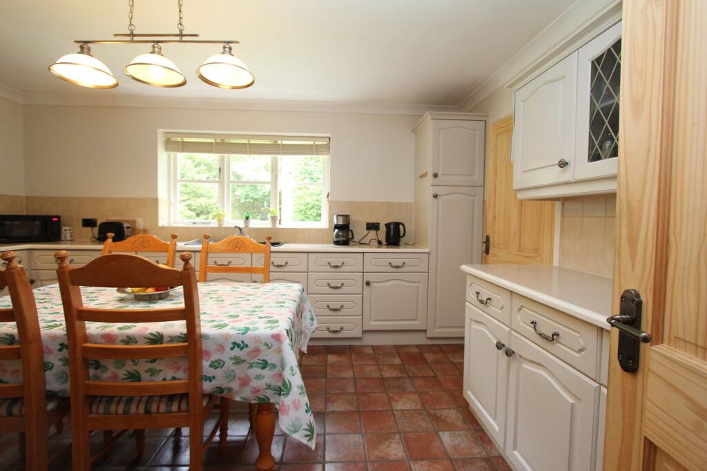 Family Kitchen/Dining Space