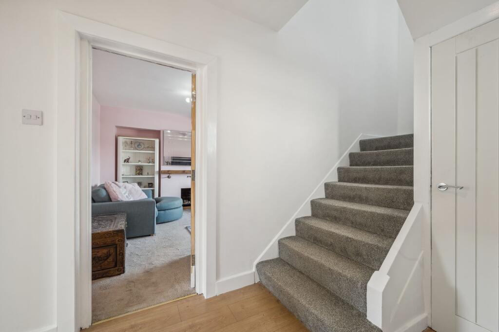 Entrance Hallway/ Stairway