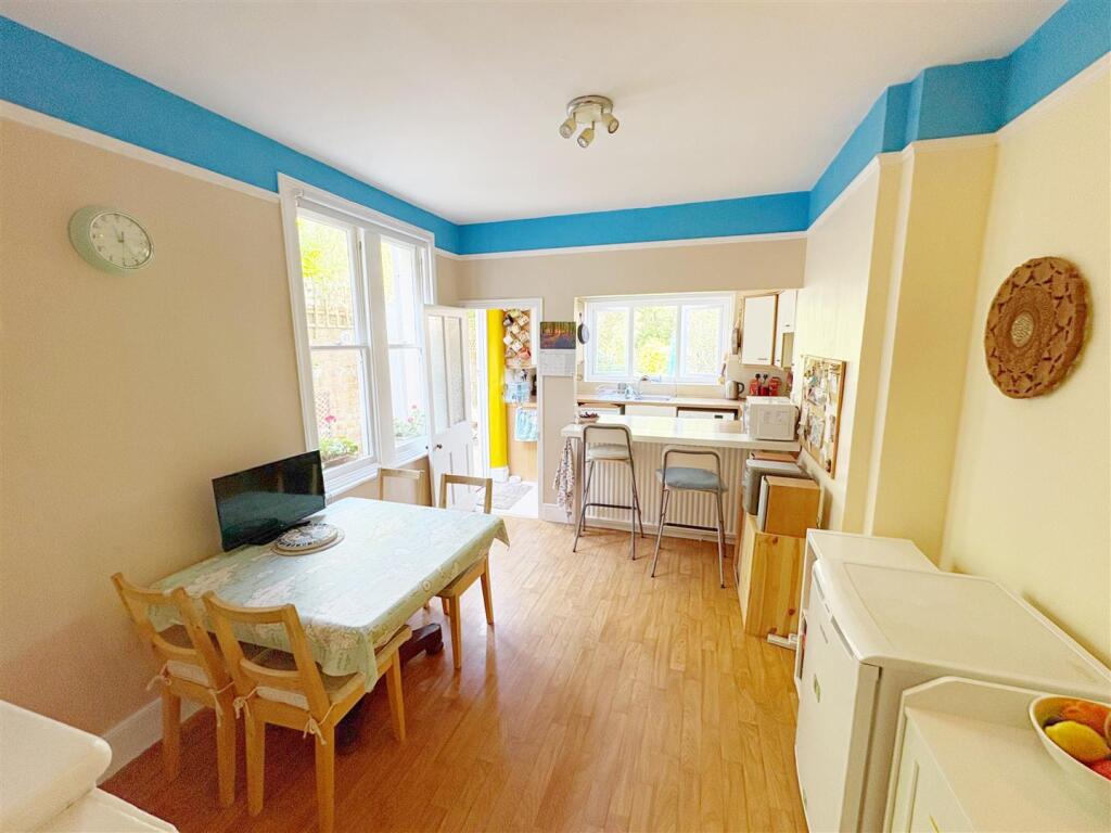 Dining area through to kitchen.jpg