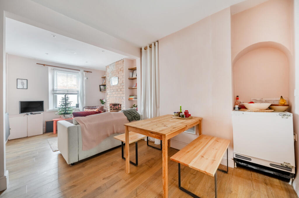 1388102-9-693a9db...