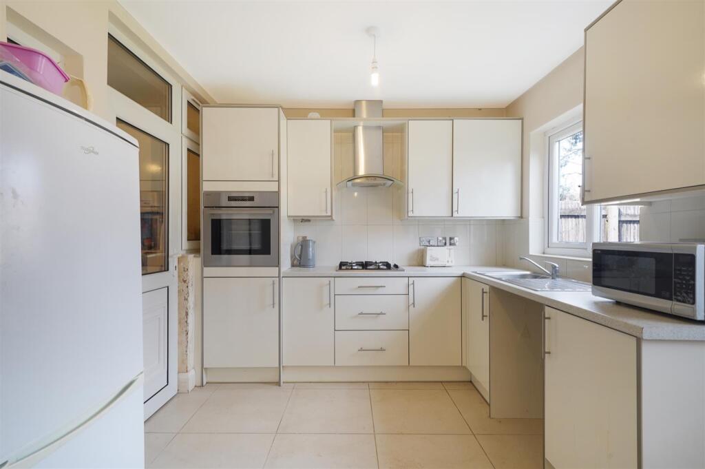 200 Whitton Avenue East - JSF2suoNgFHQAWuXTKmE.jpg