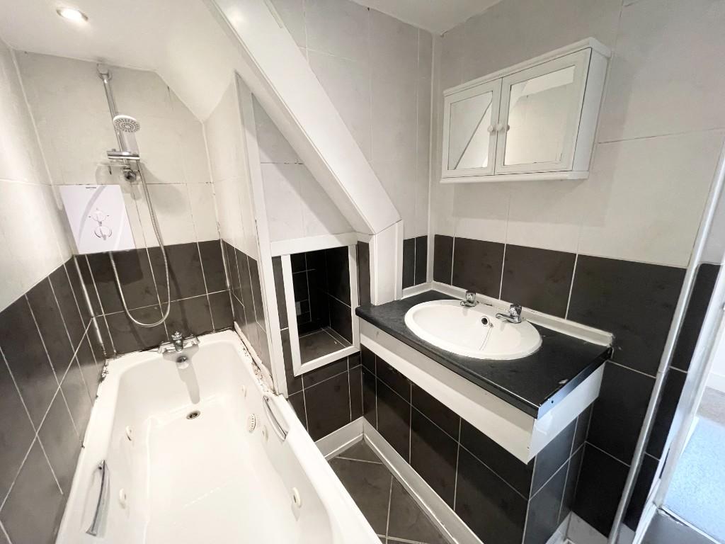 BATHROOM 2