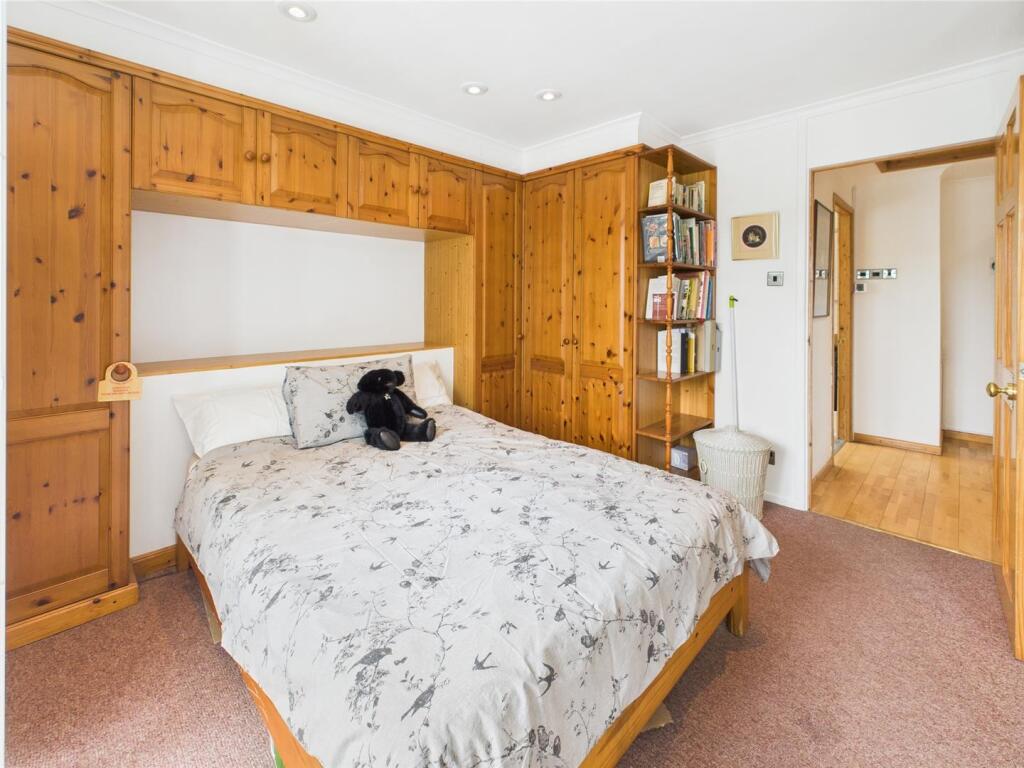 BEDROOM 2