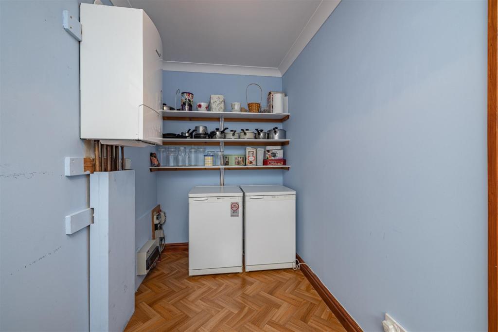 2 Kingsknowe Gardens Galashiels 14.JPG