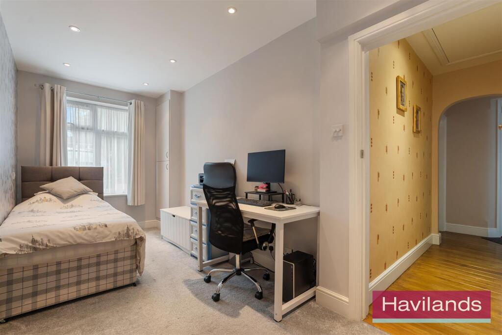 Lindal Crescent-2.jpg