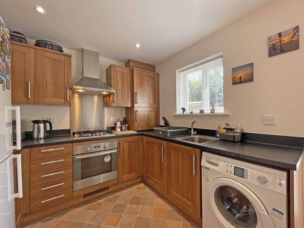 Cobham Close 49 - Kitchen.jpg