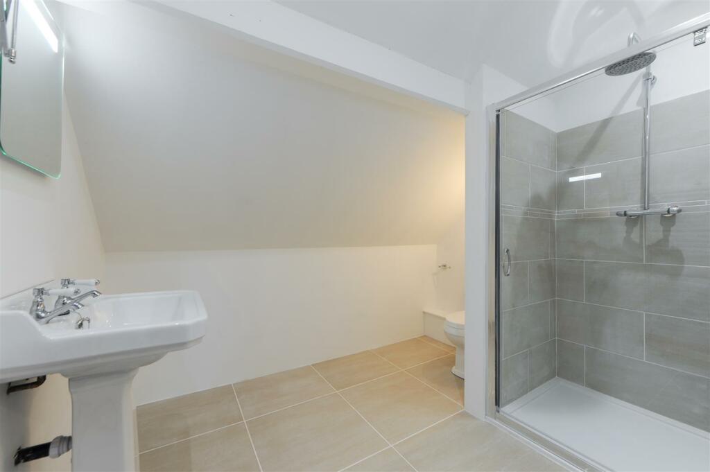 En-suite 3.jpg