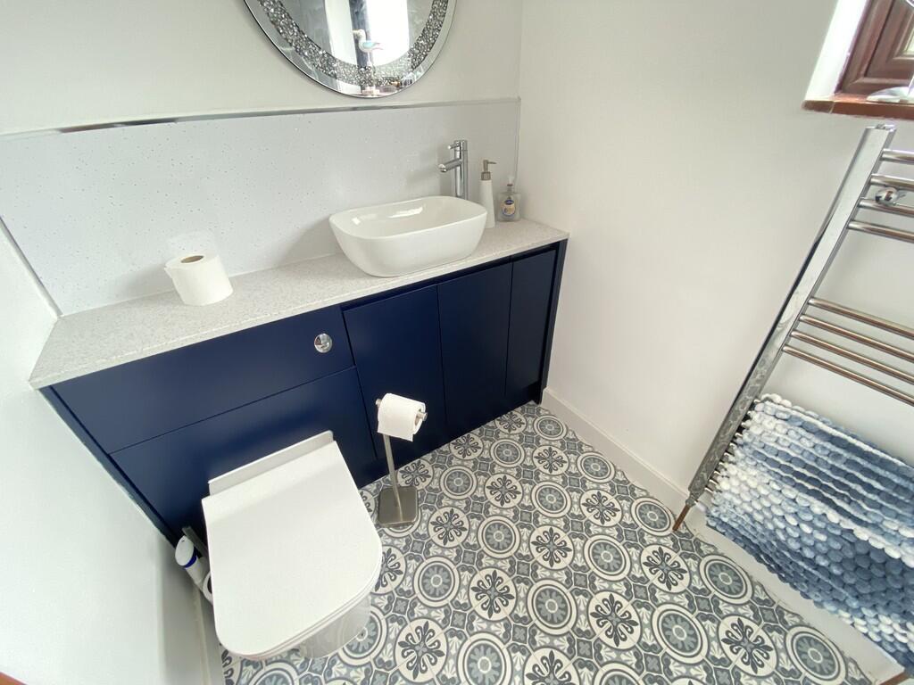 First floor showe...