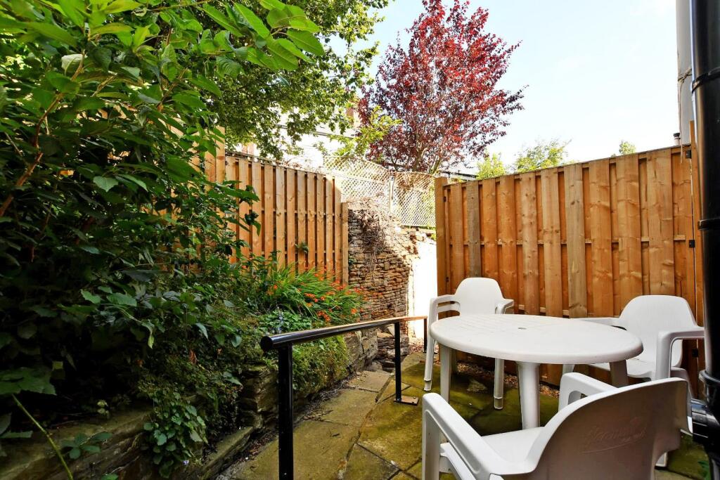 190 School Road, garden.jpg