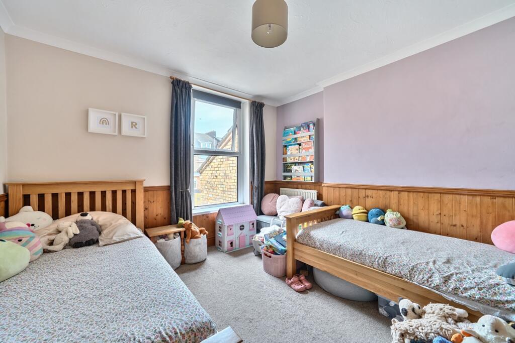 1303551-4-684026fa9145a