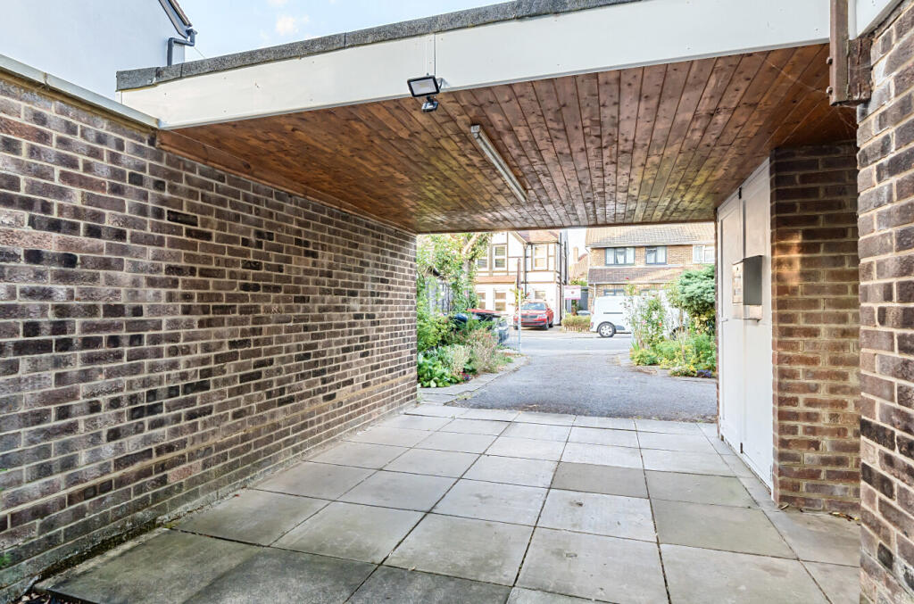 1319470-3-686eb92...