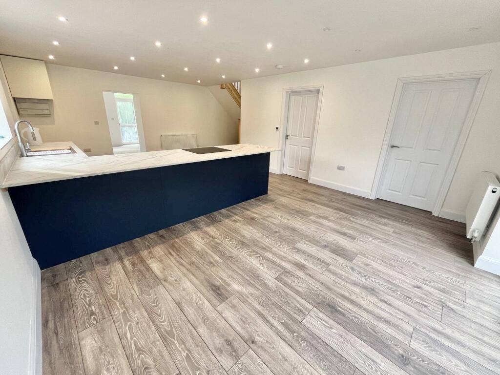 Kitchen / Dining Area