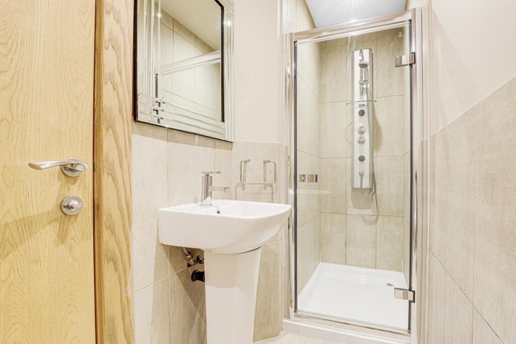 32 CASTLE B HARRY HIGH RES (17)