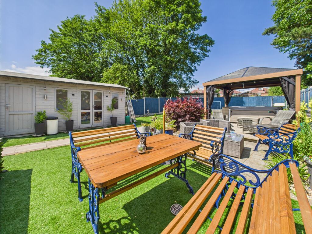 CAM01605G0-PR1025-STILL015