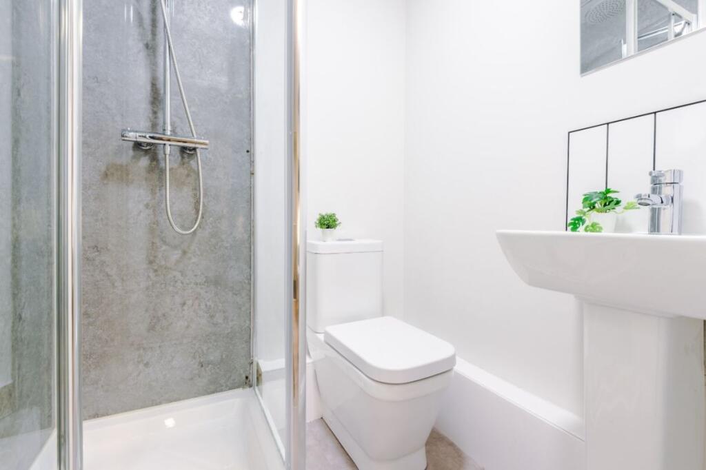 198SR - Bathroom