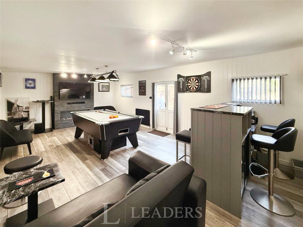 Bar/Billiards Room