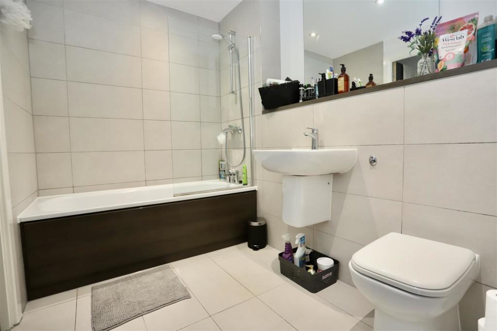 Bathroom.JPG