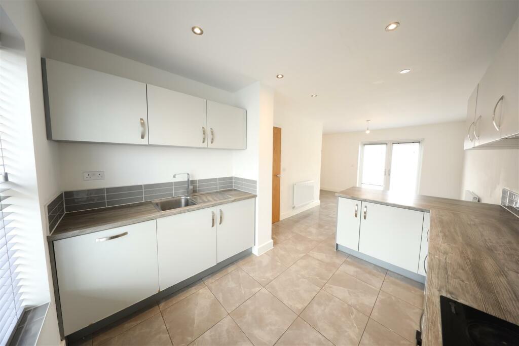 Open plan kitchen/diner