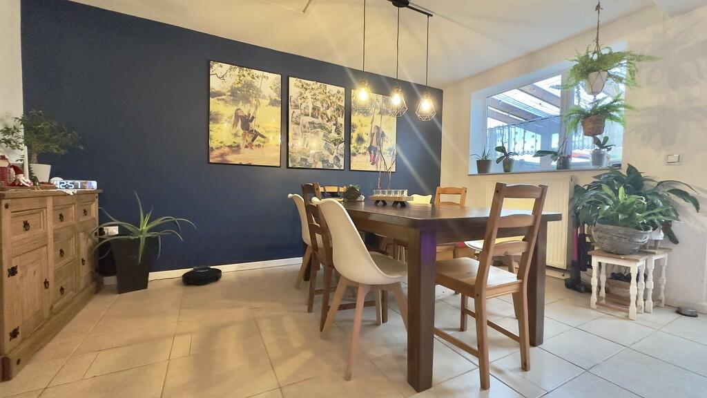 4DA59AD4-9491-49B...