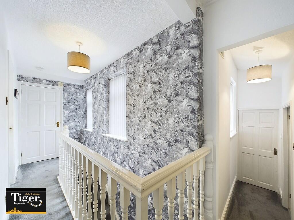 CAM02176G0-PR0484...