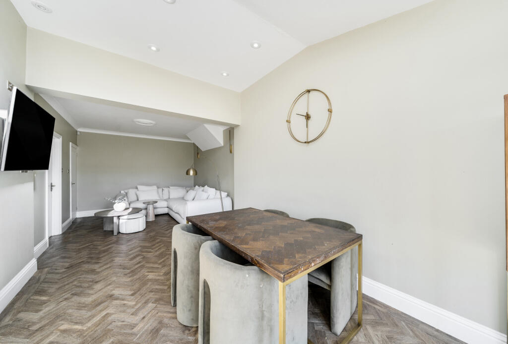 1358421-10-68d5b2...