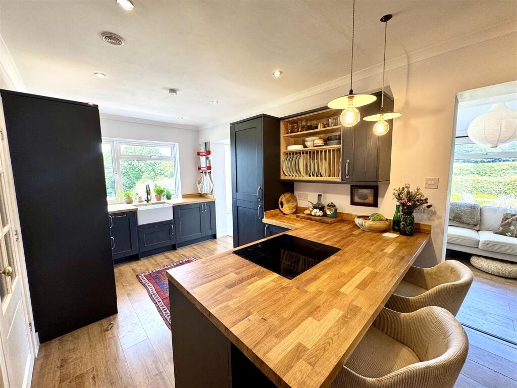 KITCHEN/BREAKFAST/DINING ROOM