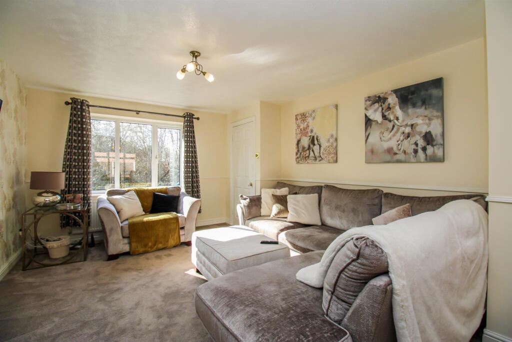 LOUNGE/ DINING ROOM