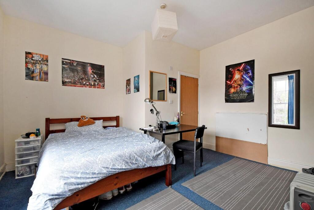 94 Gell St, bedroom 3.jpg