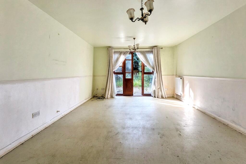 2 Pownsett Terrace, Ilford, Essex IG1 2SW