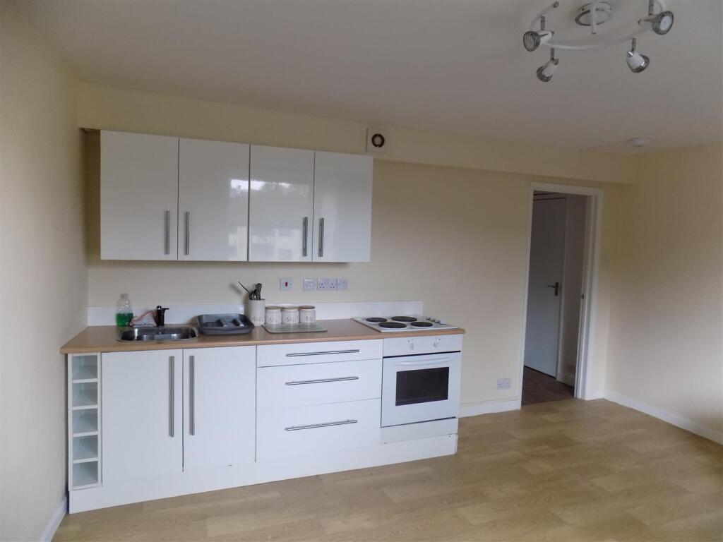 Lounge/Kitchen