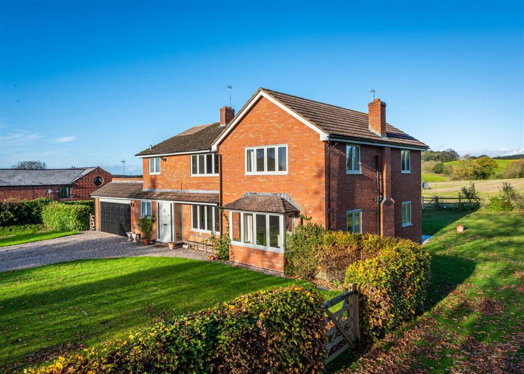 Oaklands Farm-front3.jpg