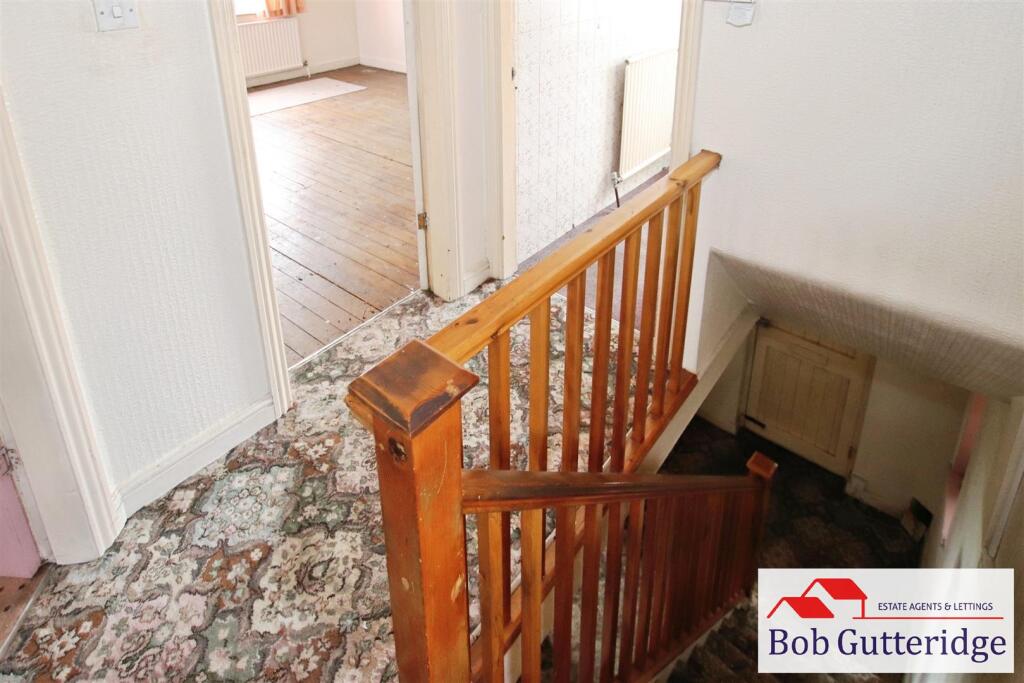 FIRST FLOOR LANDING