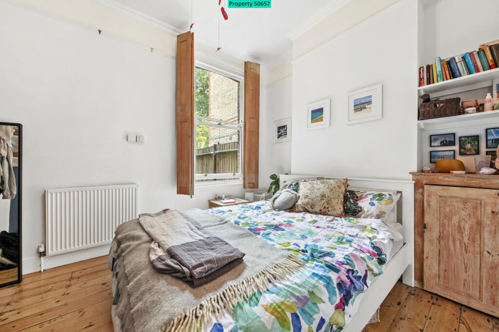 KING SIZED BEDROOM WITH WINDOW SHUTTERS