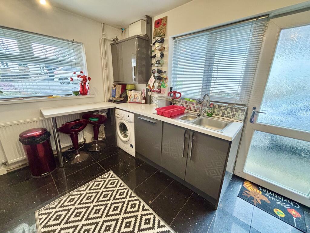 Kitchen / Breakfast Room