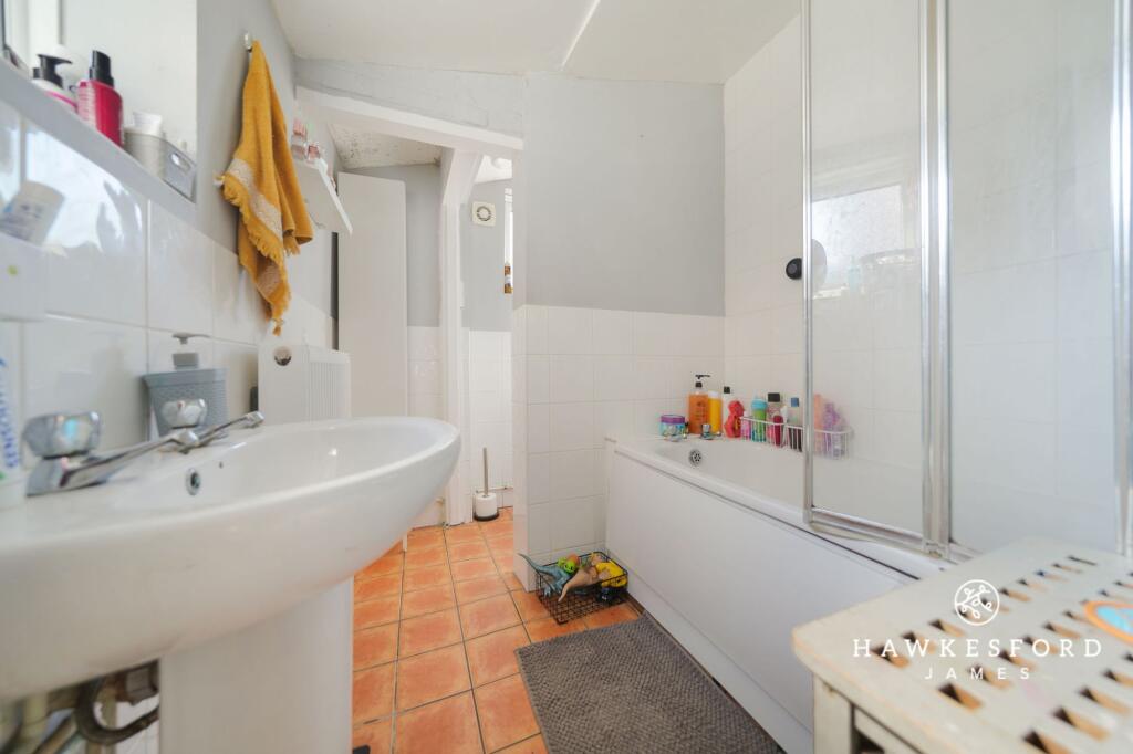 Thomas Road, Sittingbourne - Bathroom