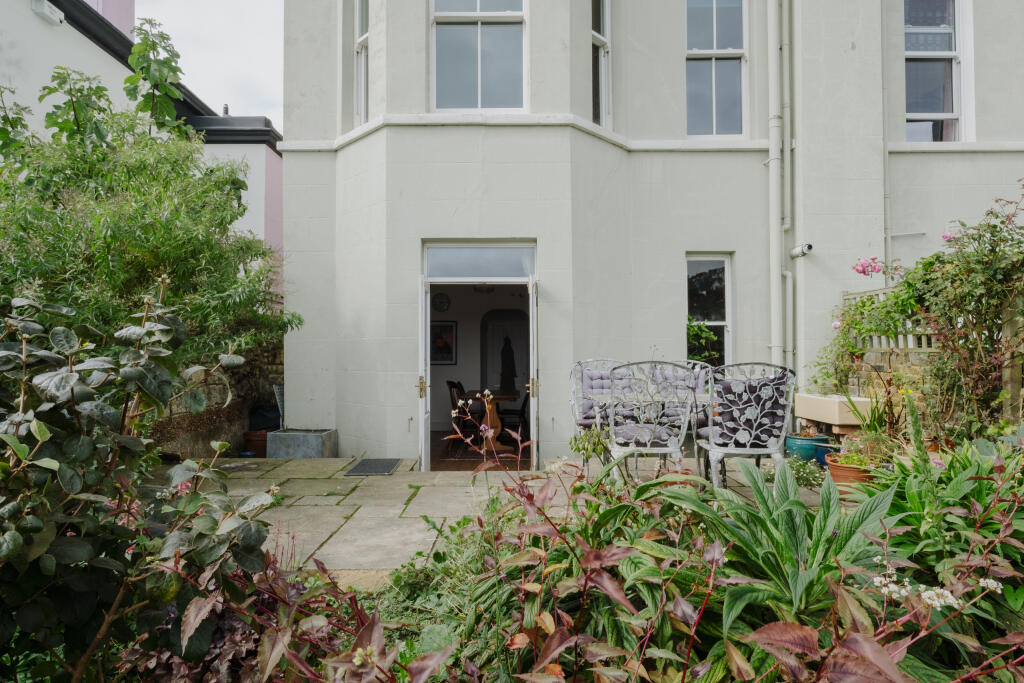 CROFT-QUARRYROAD-HASTINGS-GARDEN-4