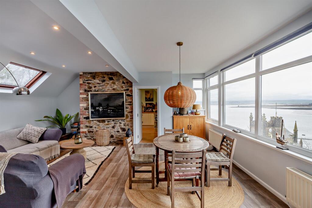 Second floor sitting Room