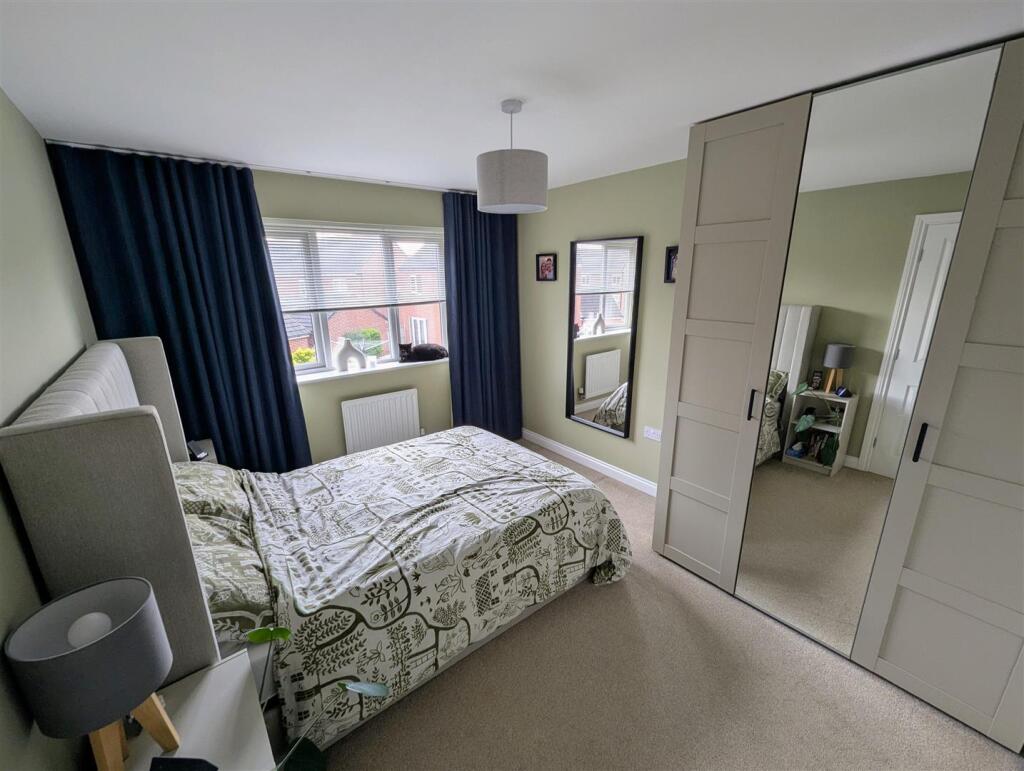 Bedroom 1.jpg