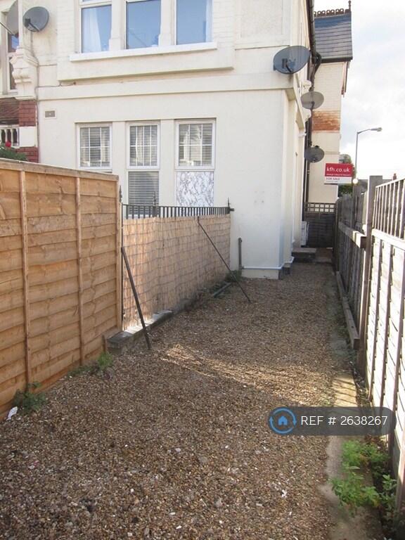 Private Garden - Pic 3