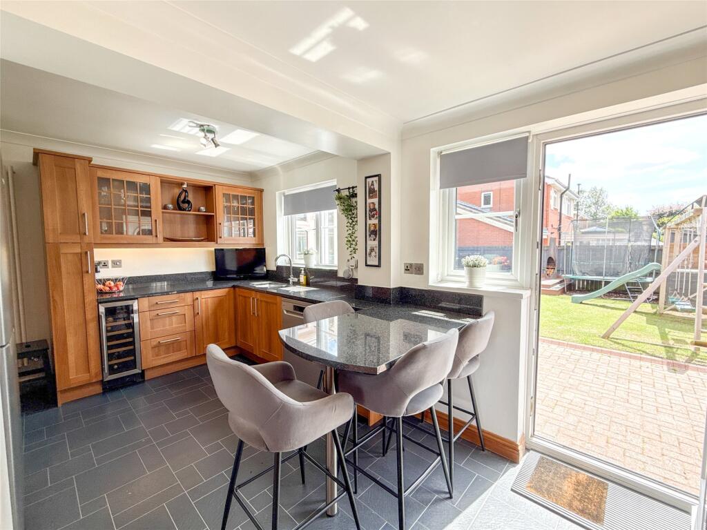 Breakfasting Kitchen