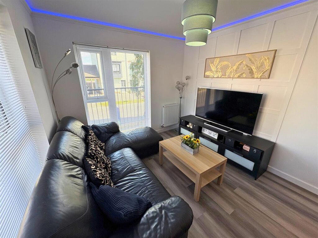 Lounge a (edit).jpg