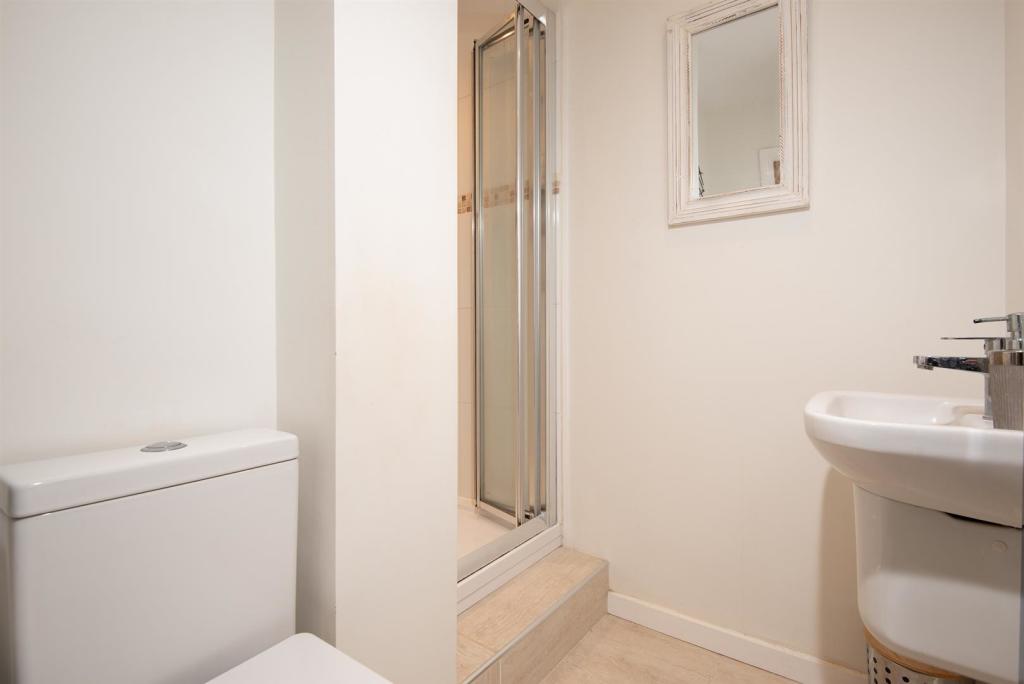 Shower Room.jpg
