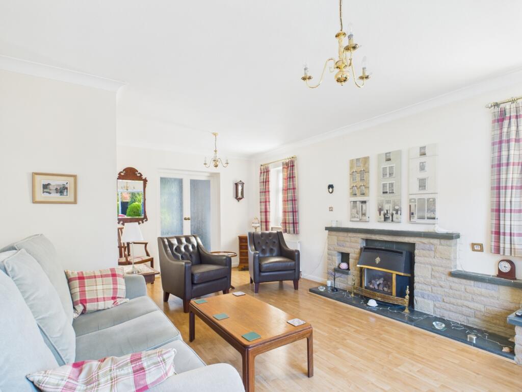 CAM03293G0-PR0250-STILL012