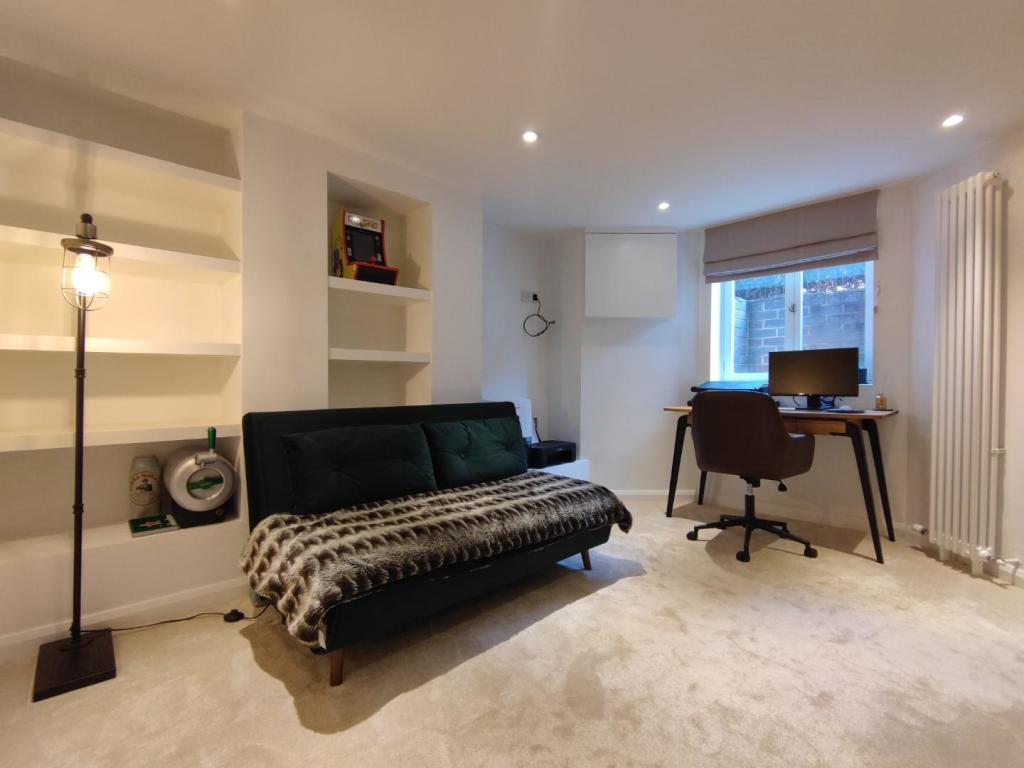 Snug / Occasional Bedroom 3