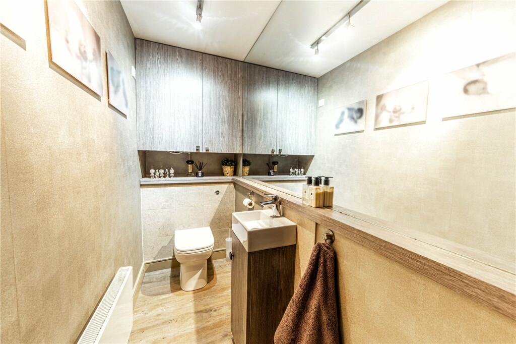 D/S Cloakroom