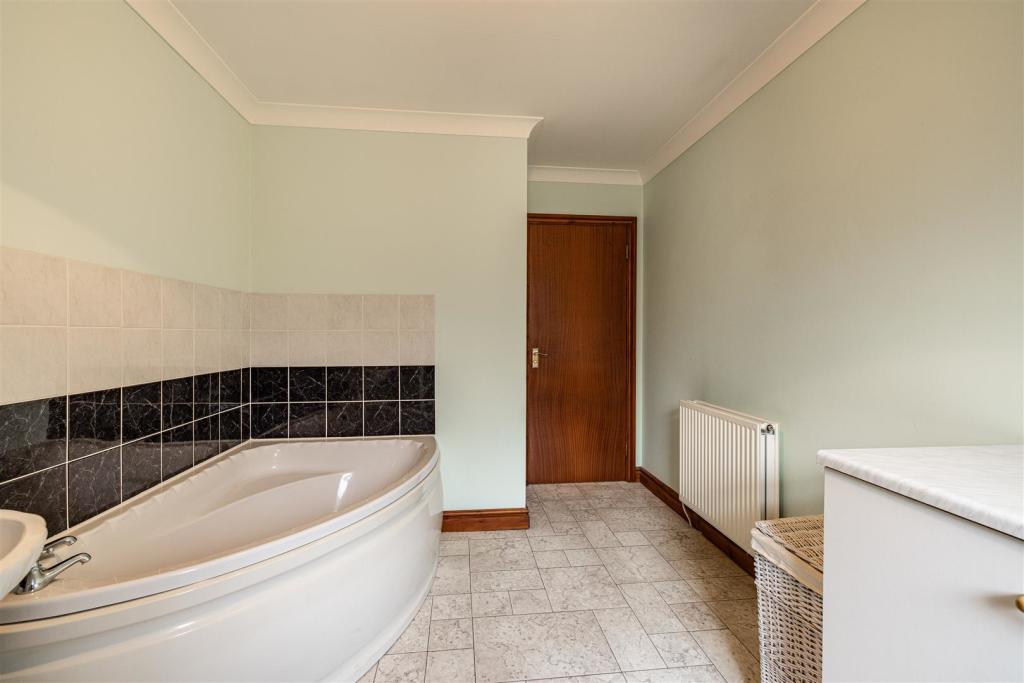 2 Kingsknowe Gardens Galashiels 24.JPG