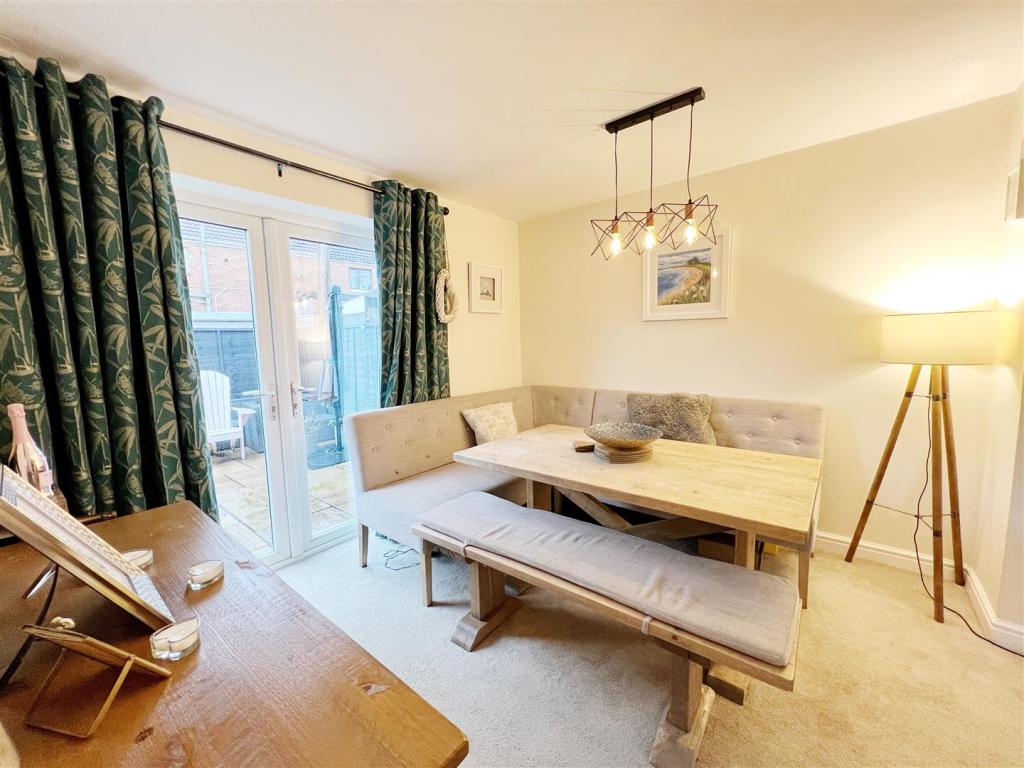 Dining Room pic 1.jpg